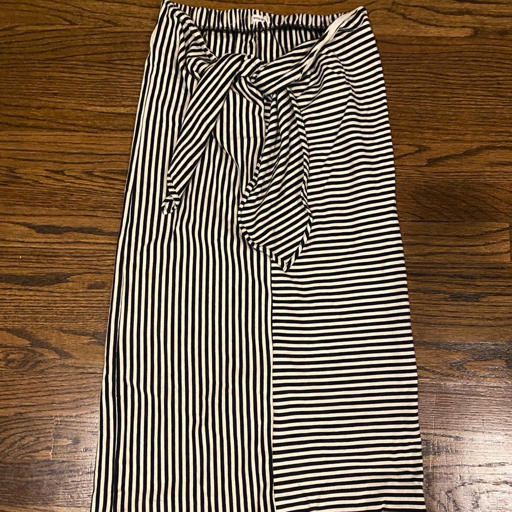 Mod Ref black and white straight midi skirt